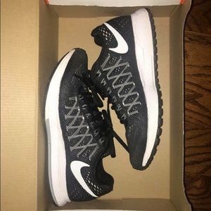 Black Nike Pegasus 32s